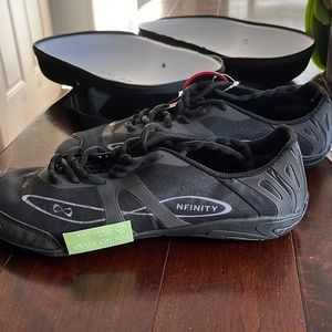 NWT BLACK SIZE 12 NFINITY VENGEANCE
